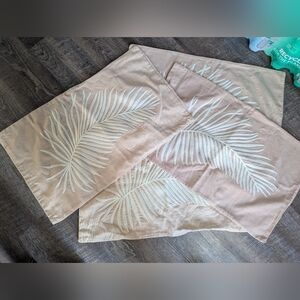 Nwot Pottery barn Fern Ebroidered Pillowcases (4)